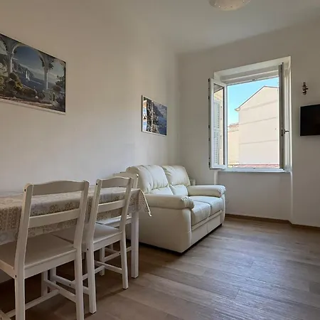 Free Parking & Wi-fi - Near The Station Апартаменты Специя